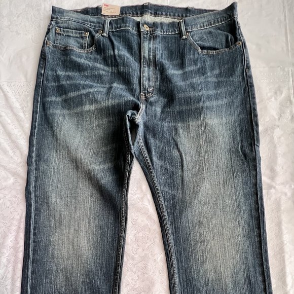 LEVI STRAUSS & CO. Men's 42x32 Style 559 Relaxed Straight Fit Jeans - Picture 4 of 16